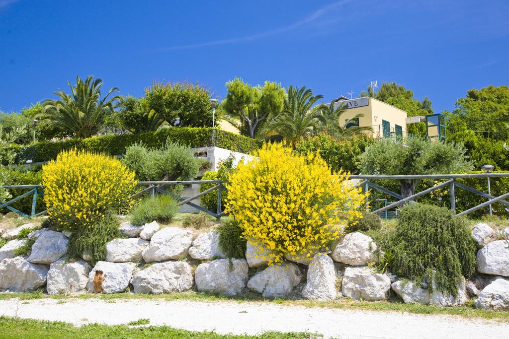 Hotel Le Cave Sirolo Esterno foto
